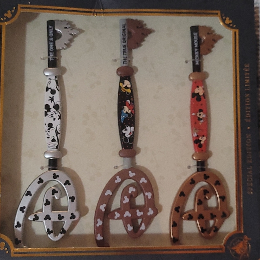 Disney SPECIAL EDITION Key Set Mickey Mouse Through the Years 3 Pack BRAND NEW